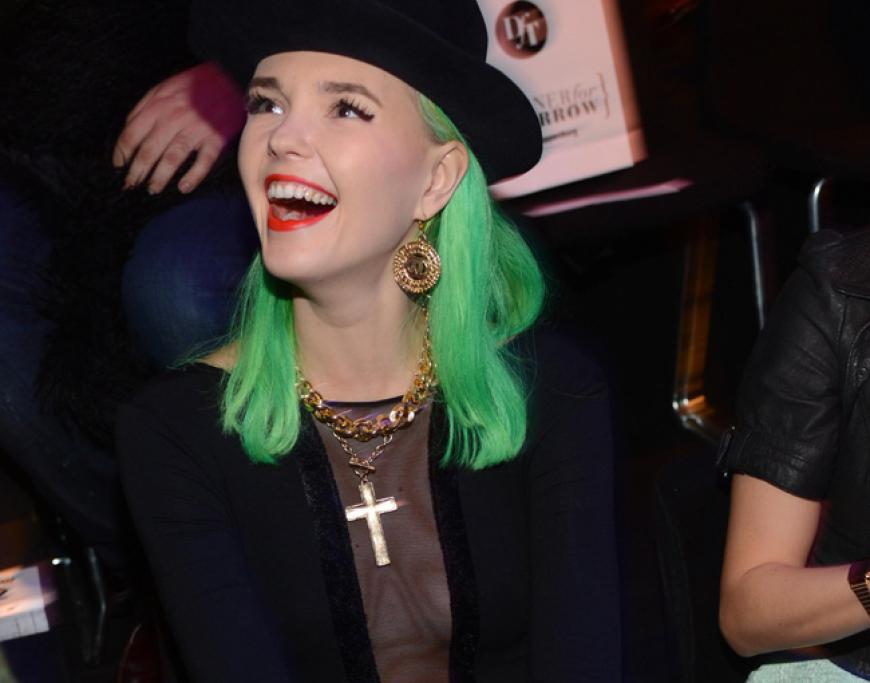 Strahlte mit grünen Haaren: Bonnie Strange bei der Fashion Show von Leandro Cano