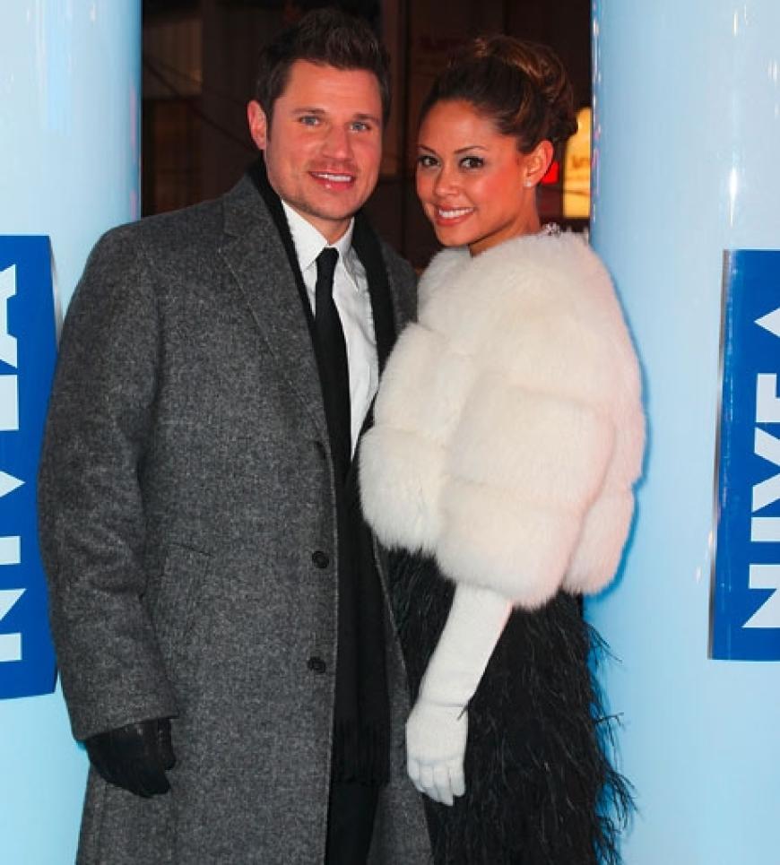 Und natürlich sind auch zahlreiche Prominente vor Ort. Neben Jennifer Lopez konnte man auch Sänger Nick Lachey und seine Freundin Vanessa Minnillo dort treffen