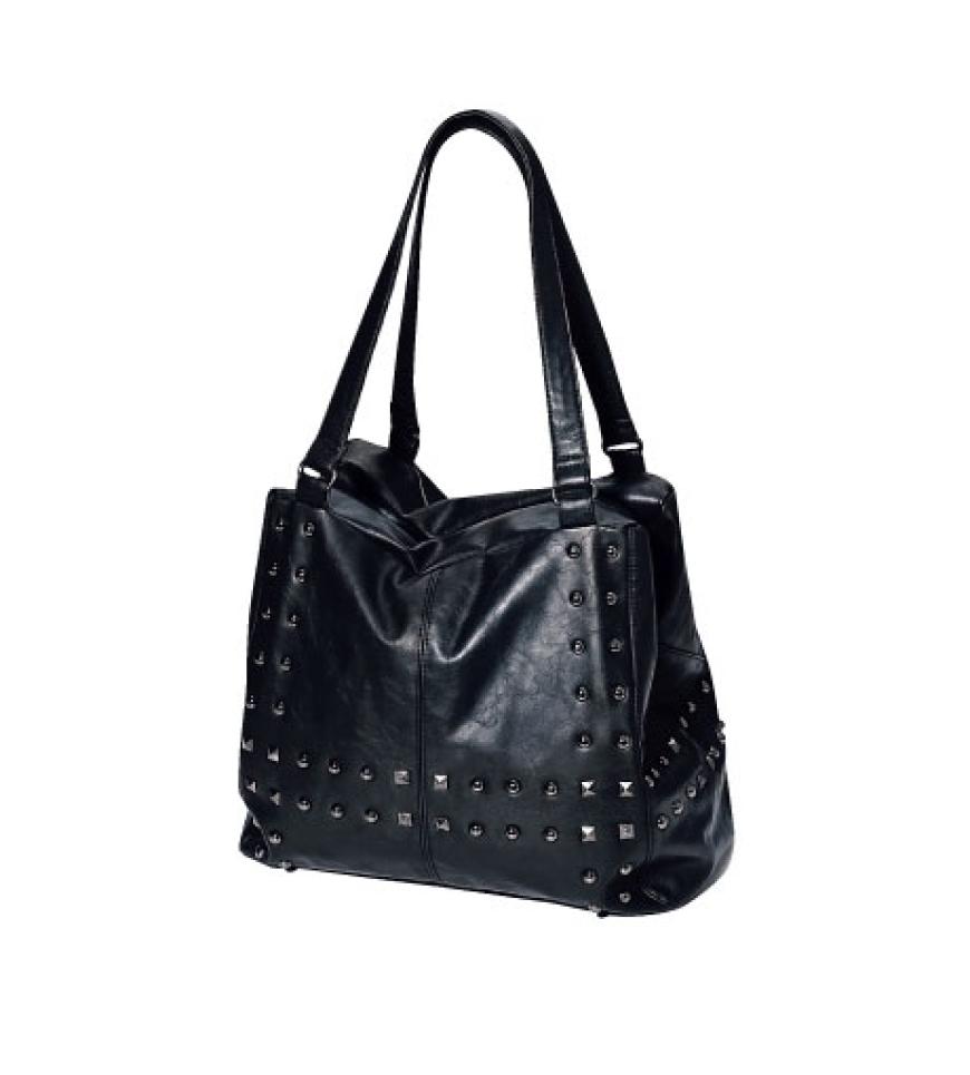 Punkig: Beutel´tasche mit Nieten von
New Yorker, ca. 25 Euro