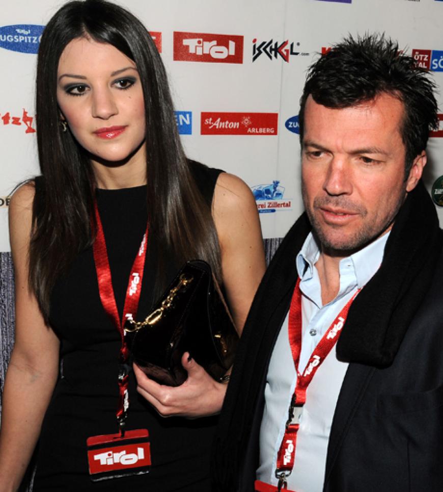 Im Mai folgte die Trennung nach einer kurzen Beziehung zwischen Lothar Matthäus und Ariadne Ioannou. Aber Ariadne hat sich inzwischen nach anderen Männern umgesehen und ist derzeit schwanger mit ihrem ersten Kind