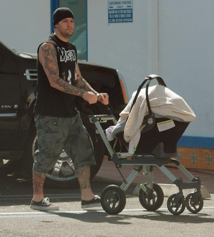 Babysegen: Am 9. September 2009 kam Söhnchen Sparrow auf die Welt. Am 11. Januar 2008 wurden Nicole Richie und Joel Madden Eltern der kleine Harlow Winter Kate.