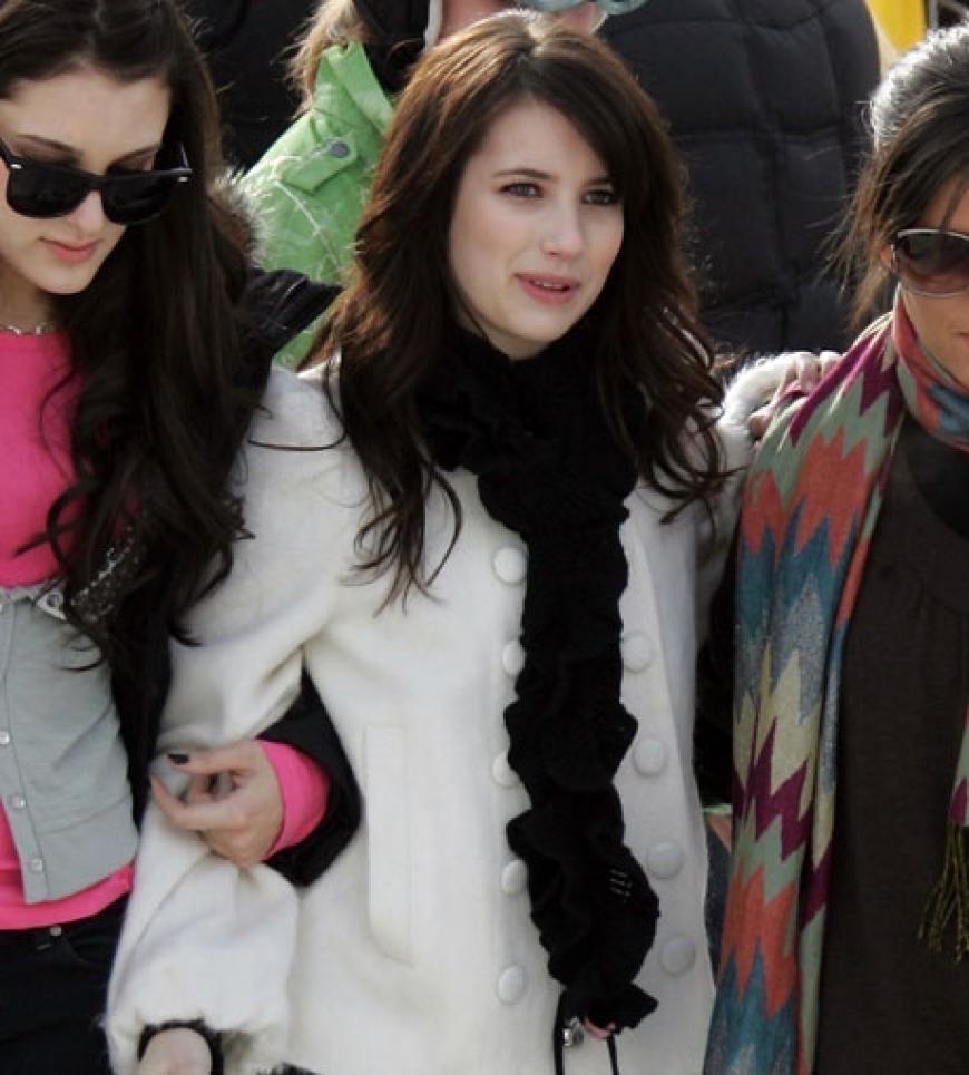 Emma Roberts, Nichte von Julia Roberts, mit Freunden unterwegs