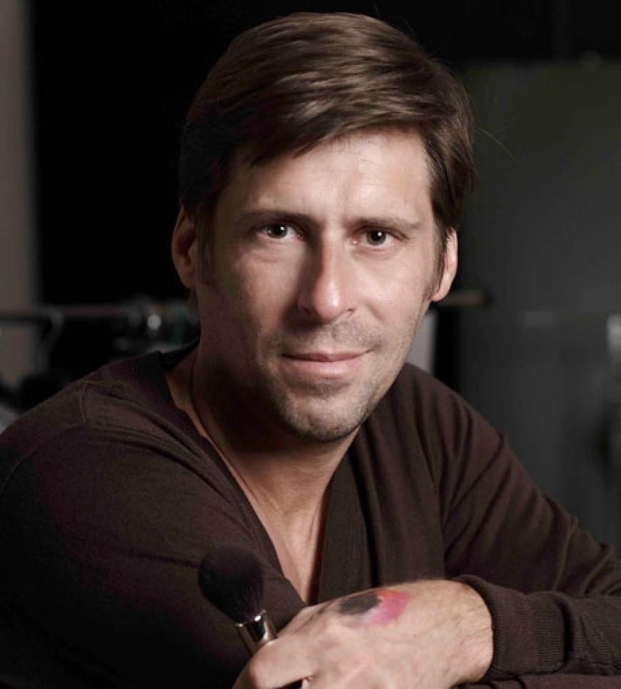 Für den richtigen Beauty-Look sorgen die Partner Max Factor und Wella Professionals. Die Make-up Crew wird von Max Factor Artist Stephan Schmied geführt. Er hat bereits mit Models wie Kate Moss oder Nadja Auermann zusammengearbeitet