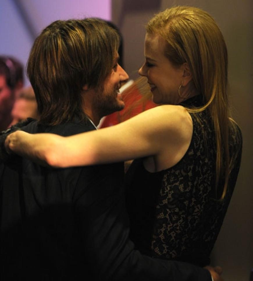 Keith Urban turtelt backstage mit Ehefrau Nicole Kidman