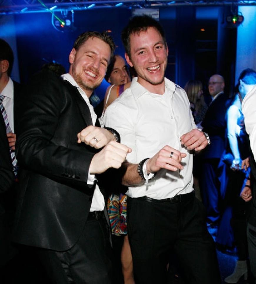 Comedian Florian Simbeck und Dirk Moritz feiern gut gelaunt im Hotel Empire Riverside
