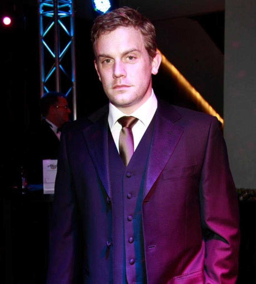 Schauspieler Sebastian Bezzel hat sich zu diesem Anlass extra in Schale geschmissen