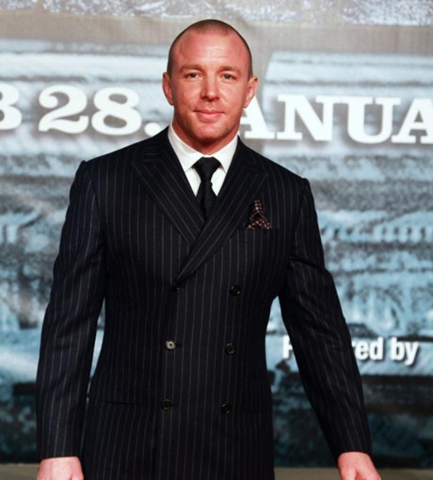 Guy Ritchie präsentiert stolz sein neues Werk