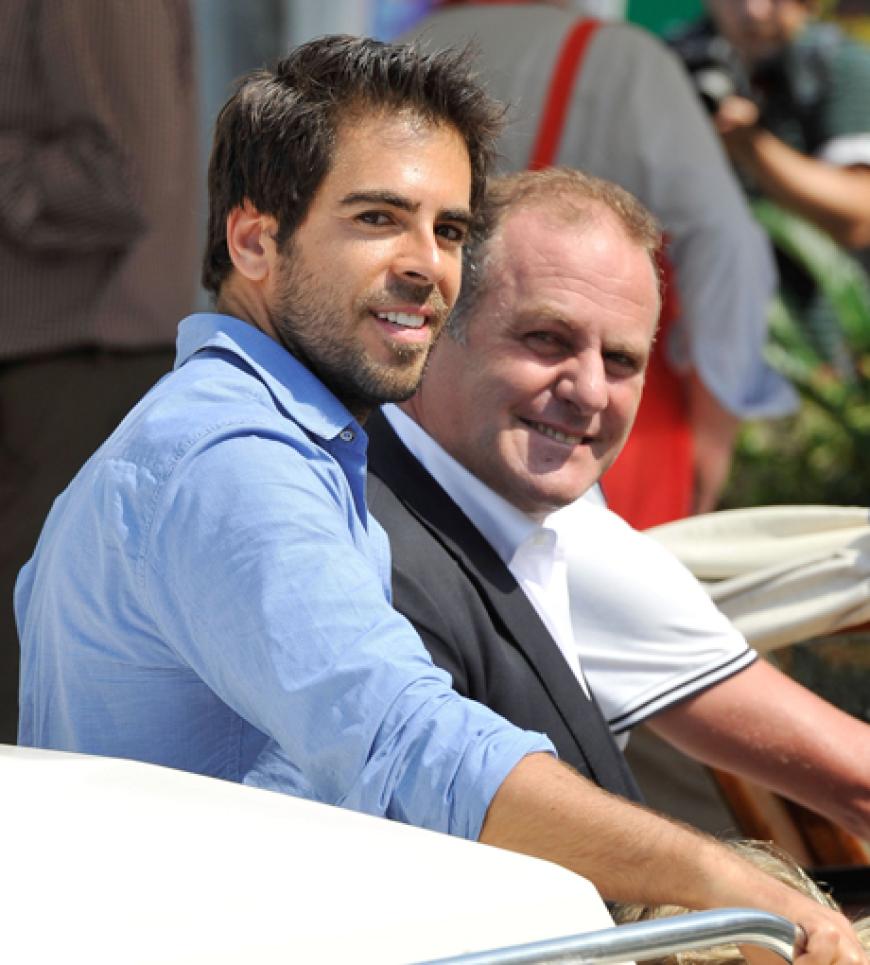 Regisseur Eli Roth kommt standesgemäß mit dem Boot angefahren