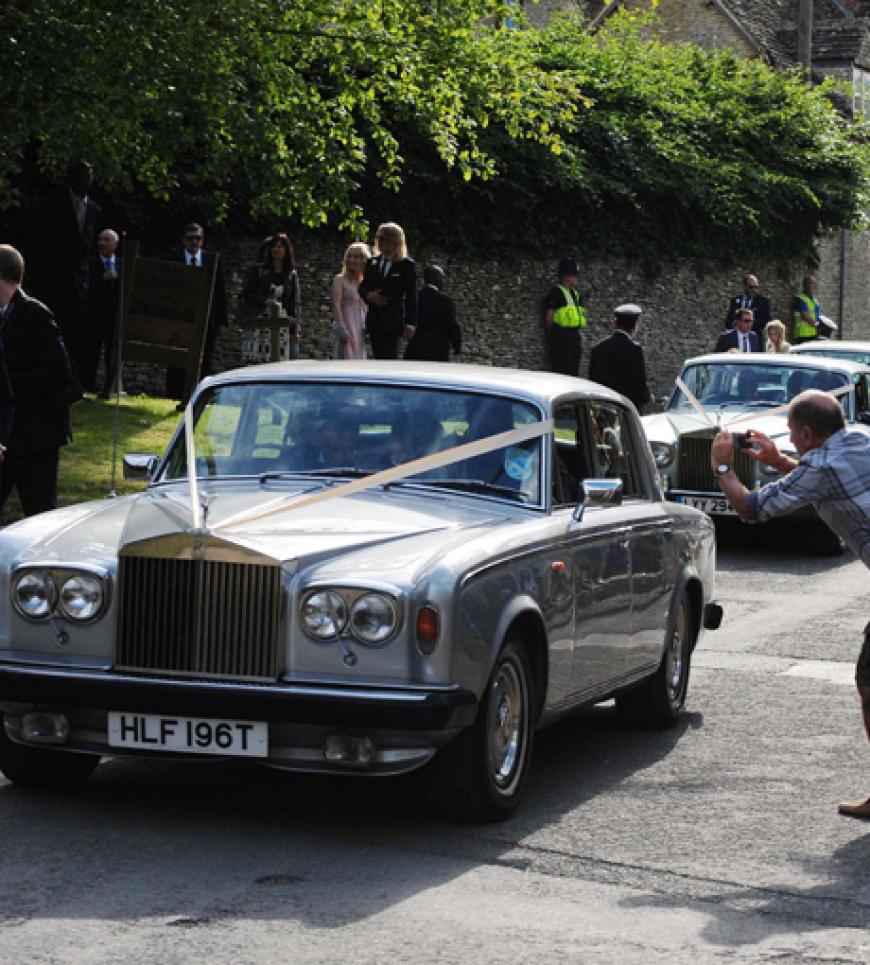 Stilecht im Rolls Royce fuhren Kate und Jamie zur Kirche
