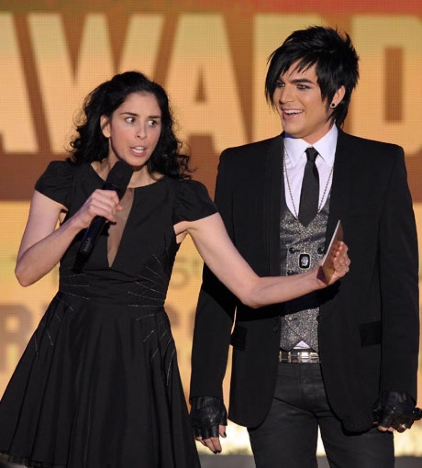 Immer zu Scherzen aufgelegt. Comedy-Star Sarah Silverman. Sie vergab zusammen mit Sänger Adam Lambert einen Preis