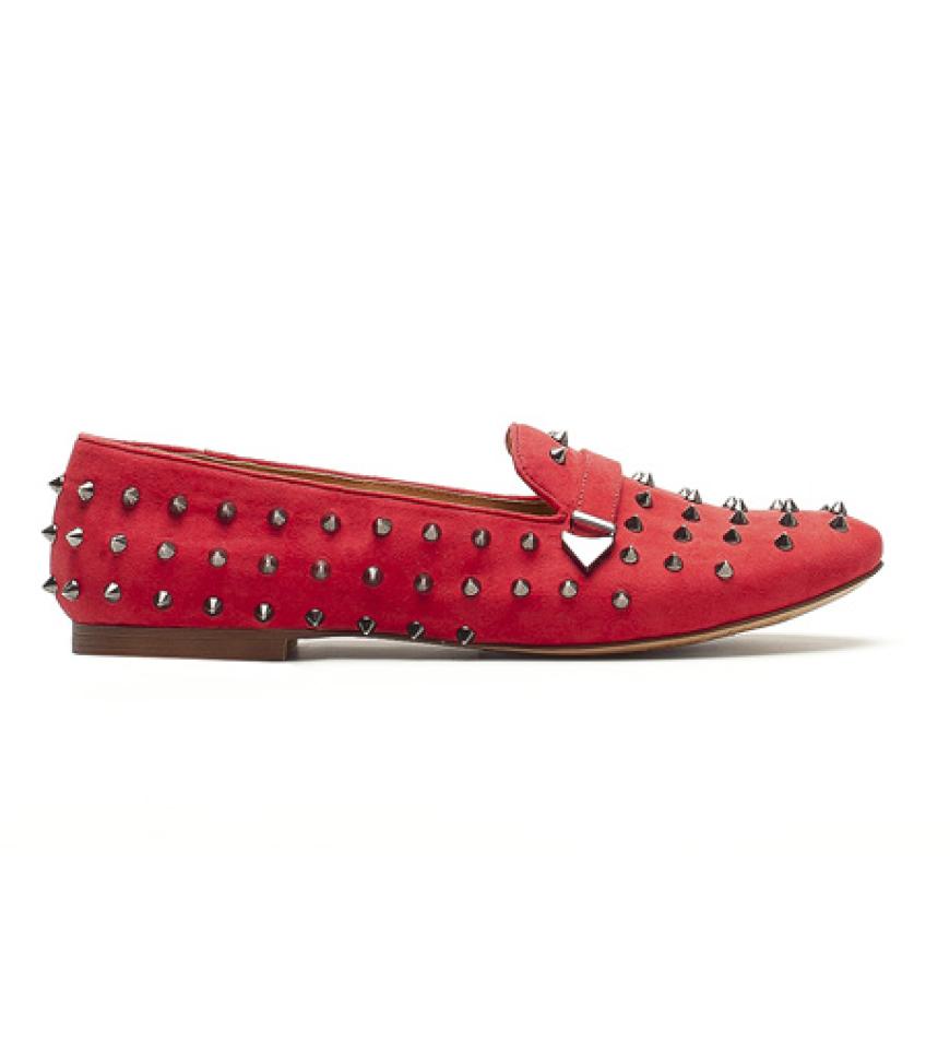 30. September 2012: Alexa trägt sie, Poppy trägt sie und Kate Moss auch. Die Rede ist von Slippern! Die sind gerade top angesagt und soooo super bequem! Das scharfe Modell mit Nieten ist von Bershka, ca. 30 Euro
