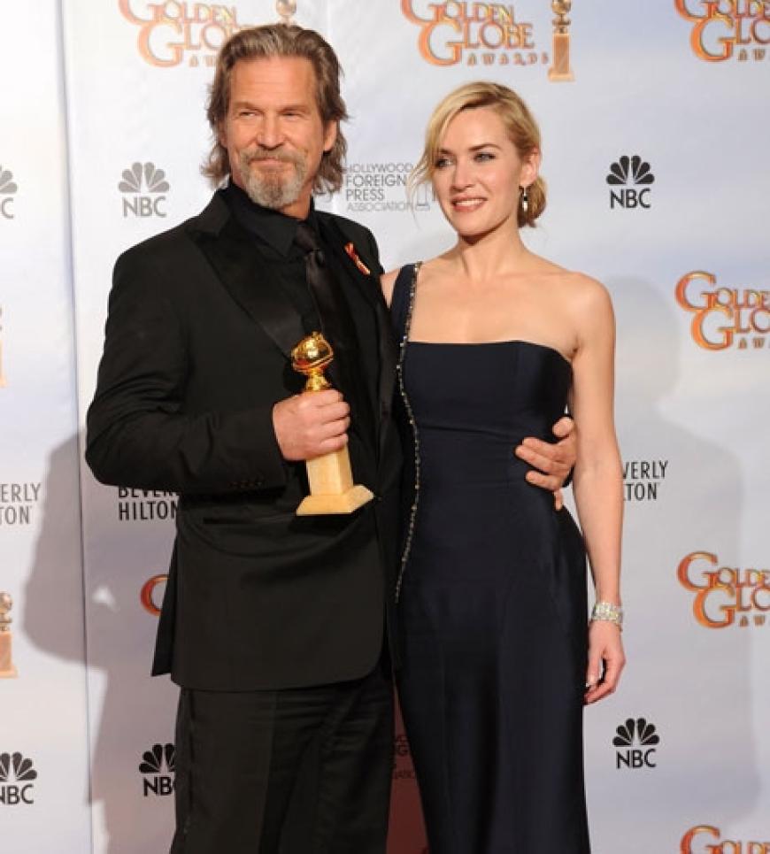 Kate Winslet gratuliert Jeff Bridget. Er gewann für seine Rolle in