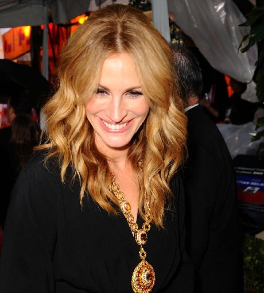 Julia Roberts ist selten bei Preisverleihungen zu Gast. Für die Golden Globes wählte sie ein Dress von Yves Saint Laurent