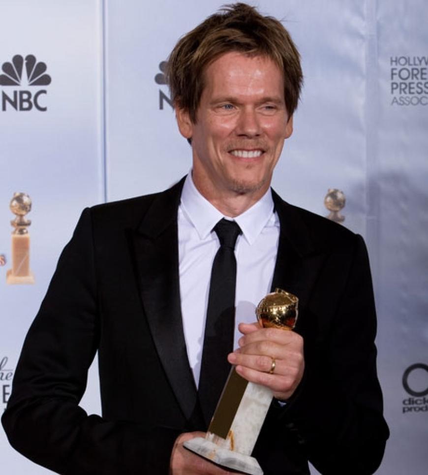 Kevin Bacon will seinen Golden Globe gar nicht mehr loslassen