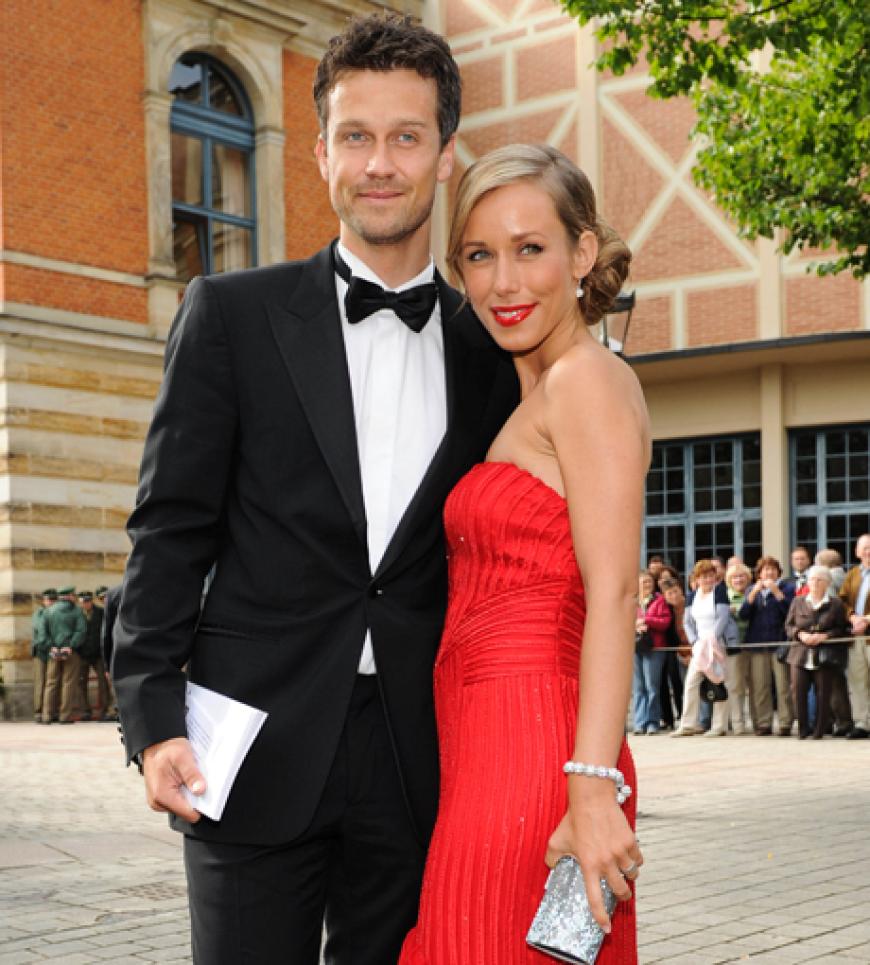 Romantisch! Schauspieler Wayne Carpendale fiel vor seiner Freundin Annemarie Warnkross auf der Eilaufbahn im New Yorker Central Park auf die Knie
