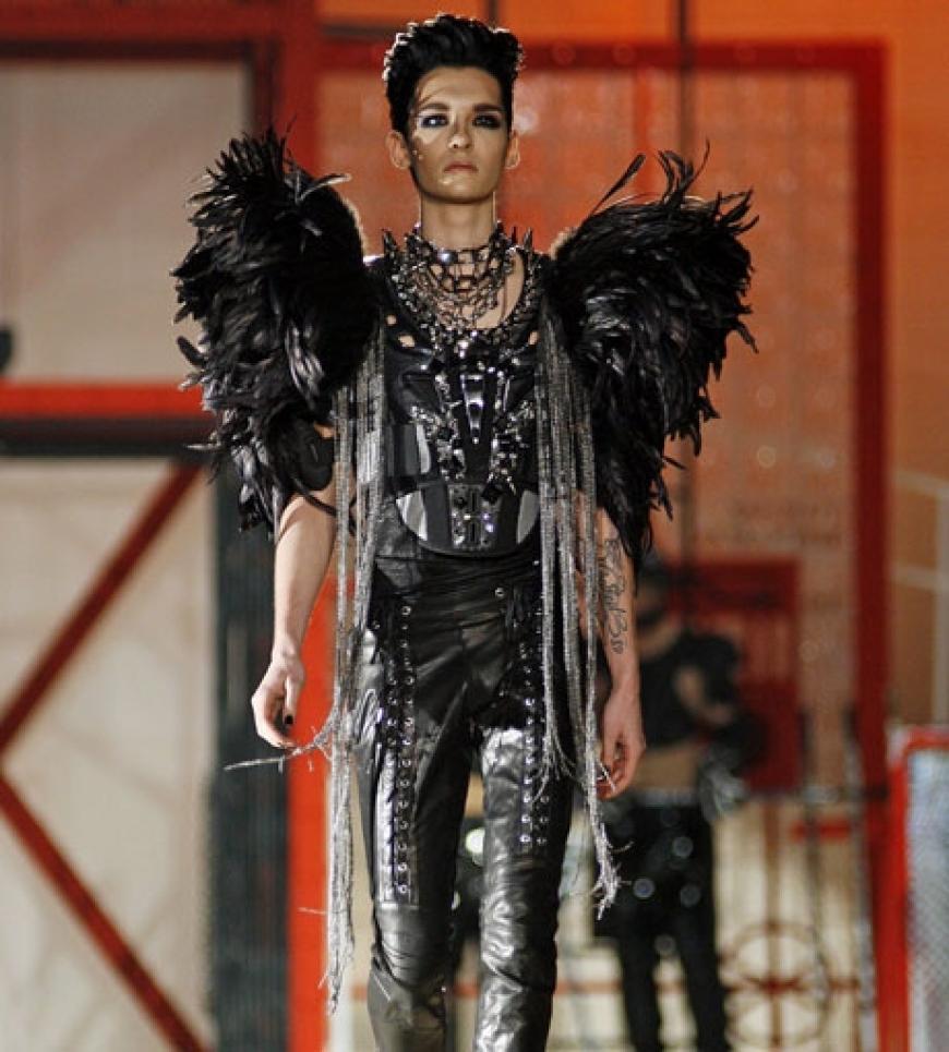 Auch Star-Designer Karl Lagerfeld schwärmt von dem androgynen Aussehen des 20-Jährigen