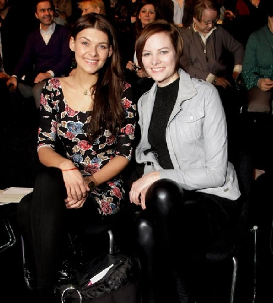 Mit dabei die TV-Models Janina Delia Schmidt und Jennifer Hof, die in der ersten Reihe sitzen durften
