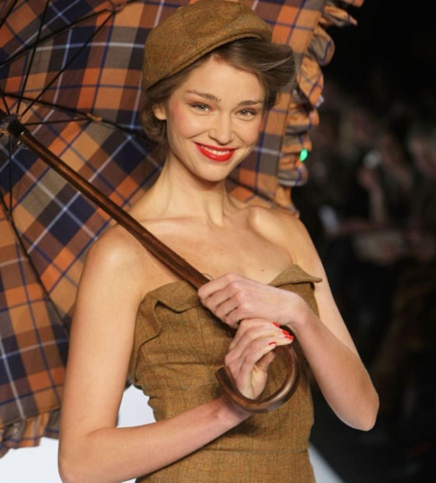 Ein Model bei Lena Hoschek