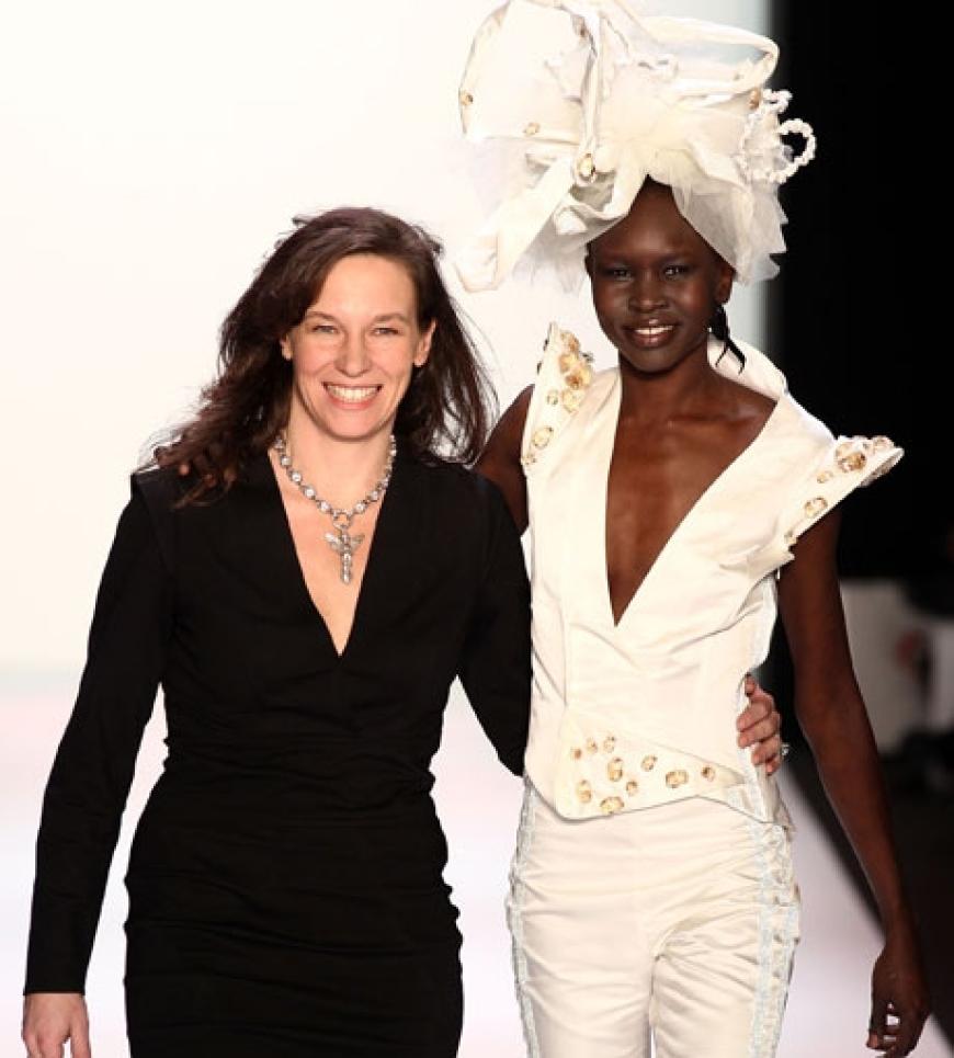 Designerin Anja Gockel freut sich, dass sie Alek Wek für ihre Show gewinnen konnte