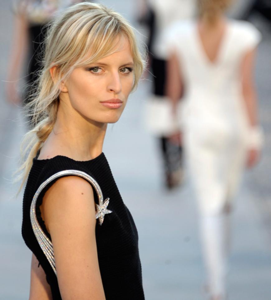Nicht nur die Stars am Catwalk sorgten für Gesprächsstoff. Auch die Models auf dem Laufsteg, wie Topmodel Karolina Kurkova, sorgten für viele Blicke