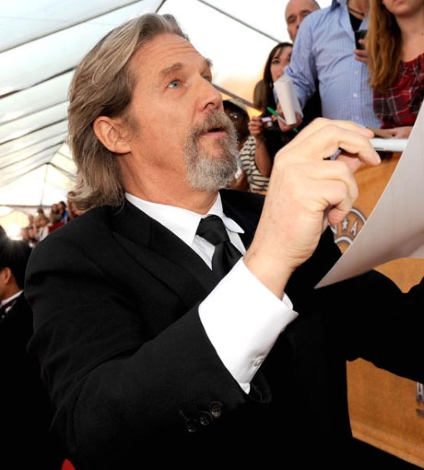 Jeff Bridget gibt fleißig Autogramme