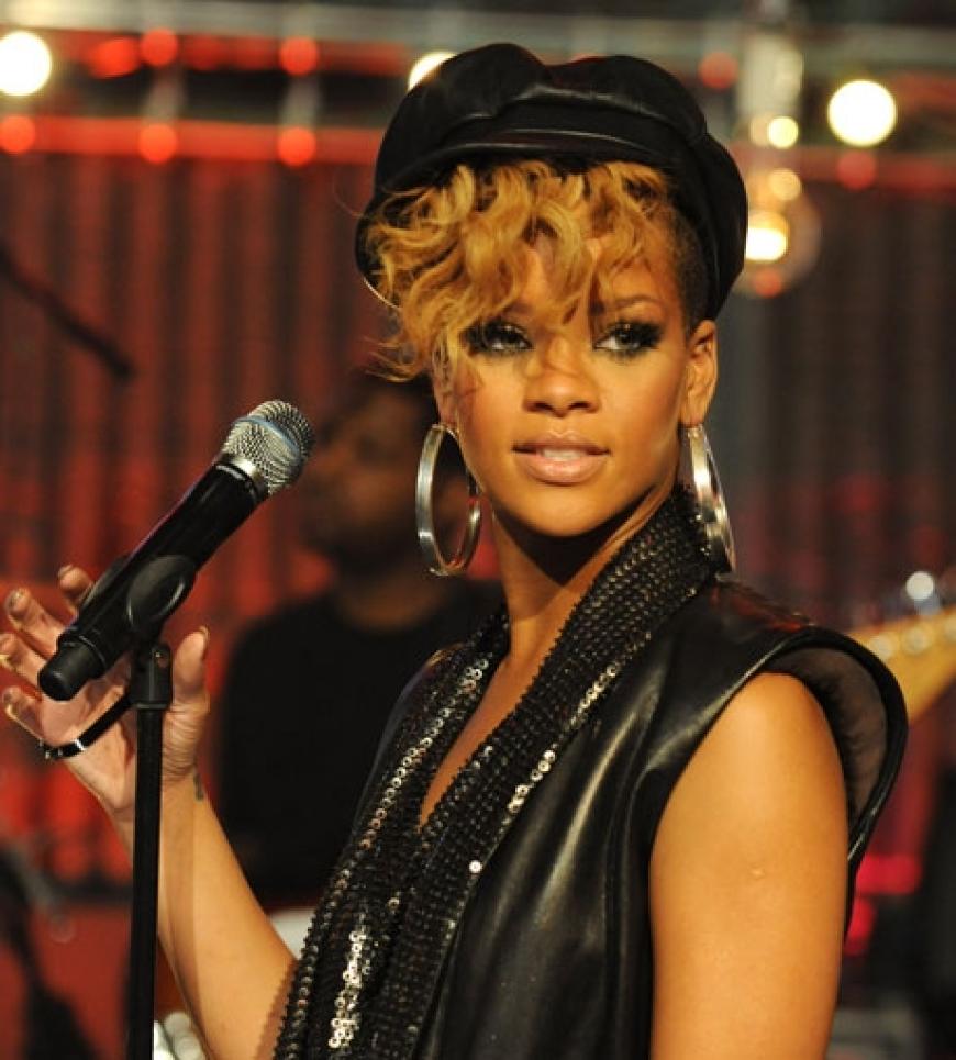 Neben der Charity-Veranstaltung in Los Angeles wurde auch aus New York und London zugeschaltet. Hier stand Rihanna auf der Bühne
