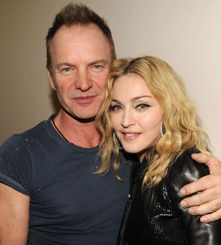 Sting nahm Madonna nach der gelungenen Show in den Arm. Die TV-Benefizgala wurde weltweit übertragen