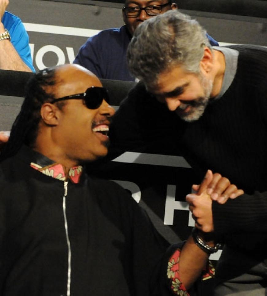 Steve Wonder mit George Clooney