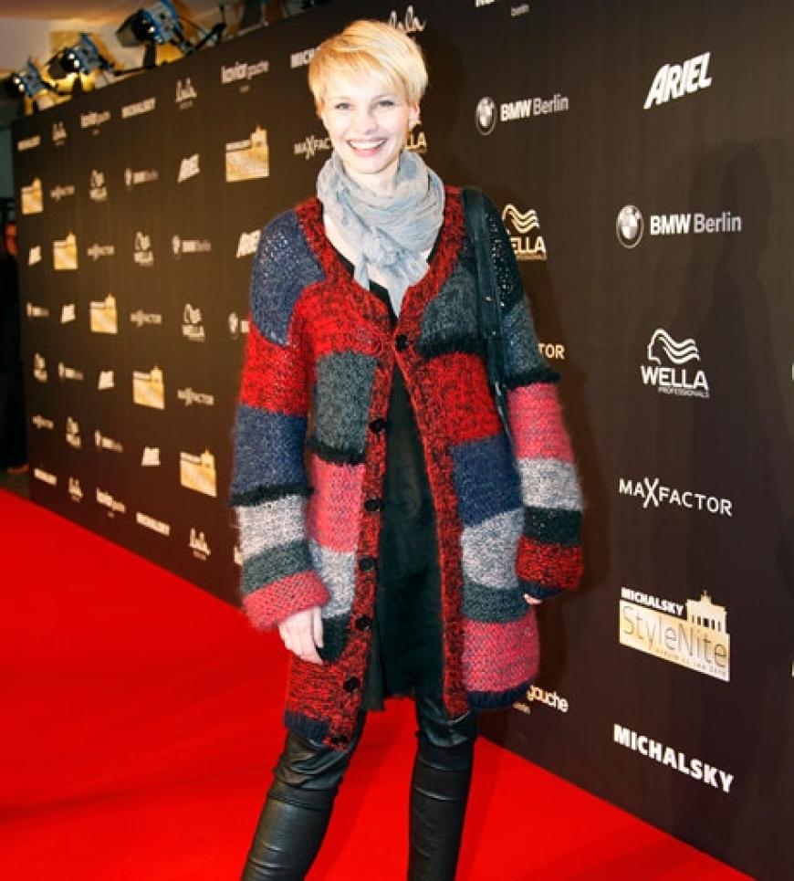 Moderatorin Susan Atwell kam in einer dicken Wolljacke des Labels Lala Berlin