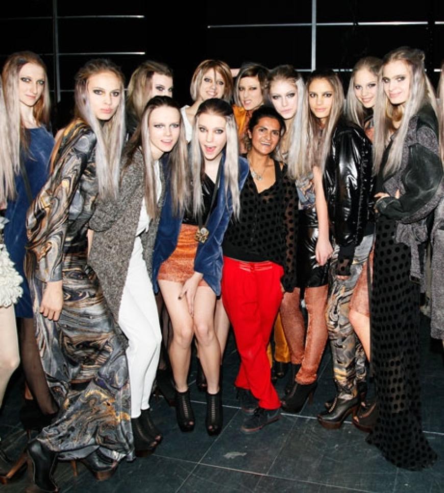 Gruppenbild: Designerin Leyla Piedayesh mit ihren Models