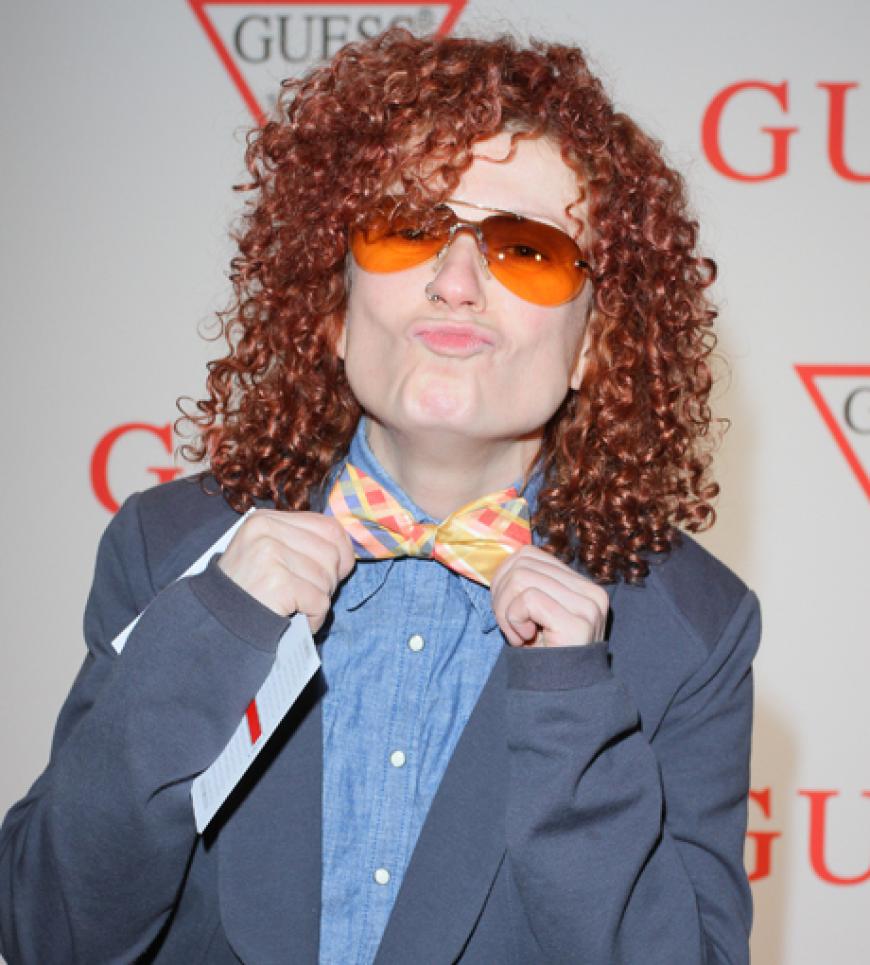 Die Fliege sitzt! Lucy Diakovska zu Besuch bei Guess am Mittwochabend
