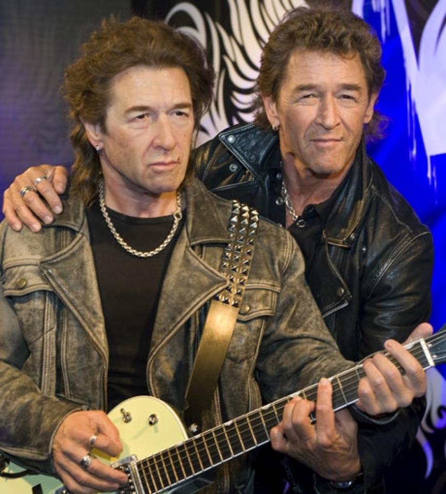 Wer ist hier wer? Peter Maffay posiert mit seinem Wachs-Double