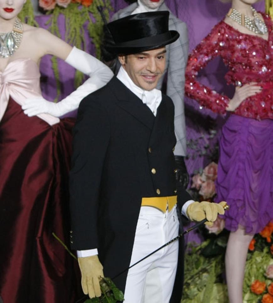 John Galliano in eigener Kreation und man sieht - der Reiterchic zieht sich duch