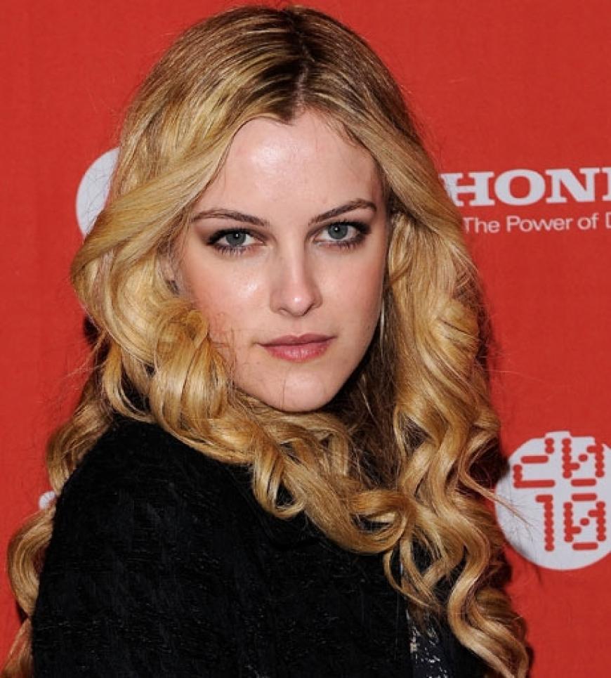 Riley Keough ist die Ur-Enkelin von Elvis Presley. Heute arbeitet die 20-Jährige erfolgreich als Model