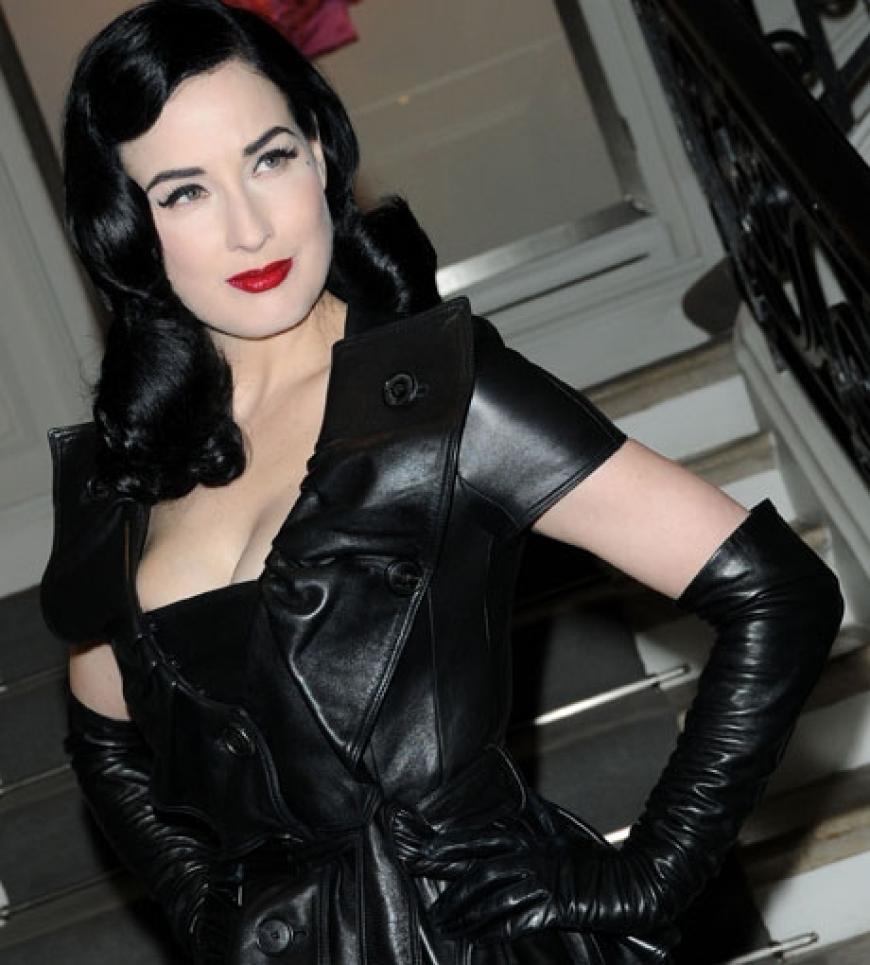 Im Leder-Outfit: Dita von Teese