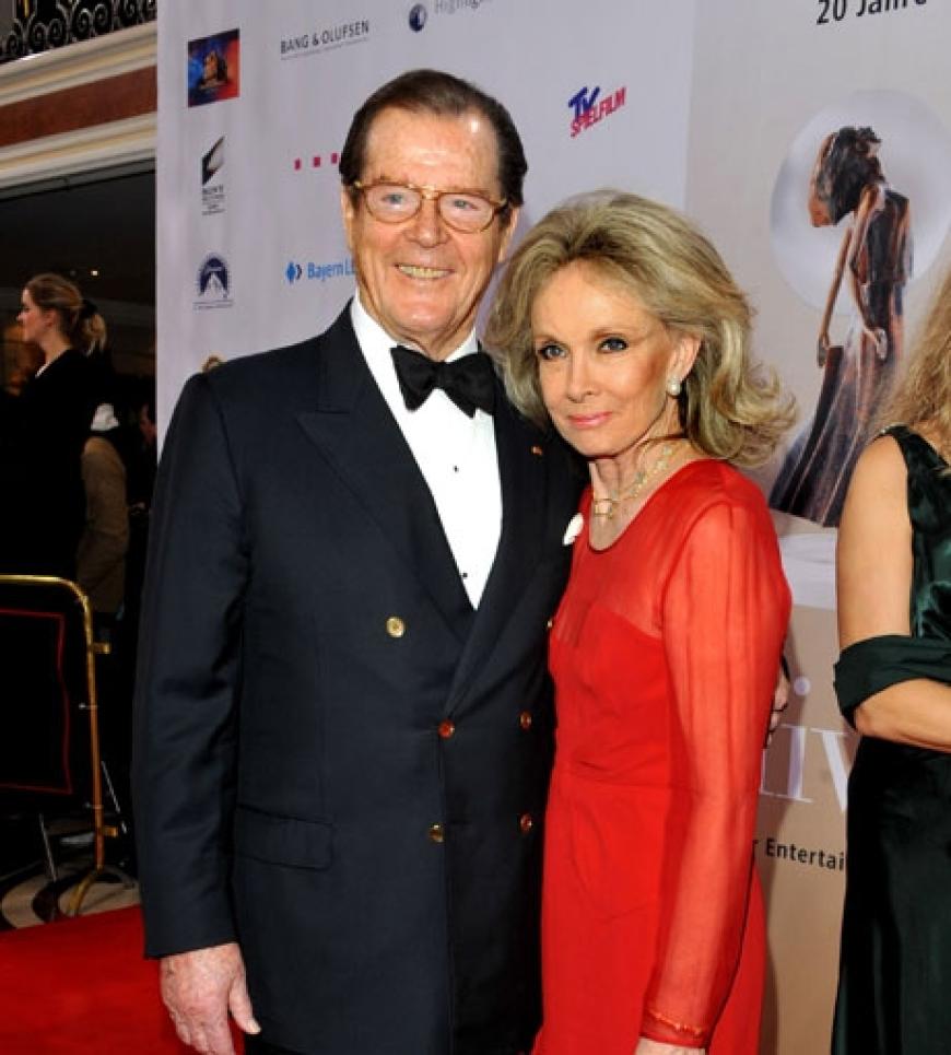 Ein Hauch von Hollywood in München: Der siebenfache James Bond-Darsteller Roger Moore kam in Begleitung seiner Frau Kristina