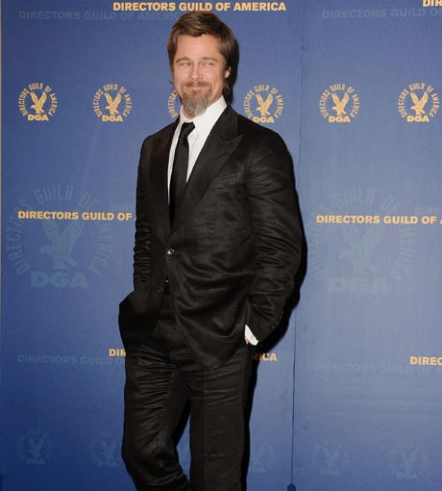 Trotzt allen Trennungsgerüchten: Gut gelaunt zeigte sich Brad Pitt während der Preisverleihung gemeinsam mit seiner Lebensgefährtin Angelina Jolie
