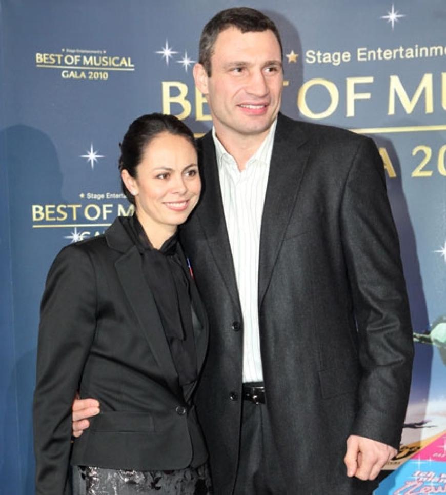 Profi-Boxer Vitali Klitschko und seine Frau Natalia Egorova. Sie kannten Hayden Panettiere bisher nur aus der Zeitung. Doch: