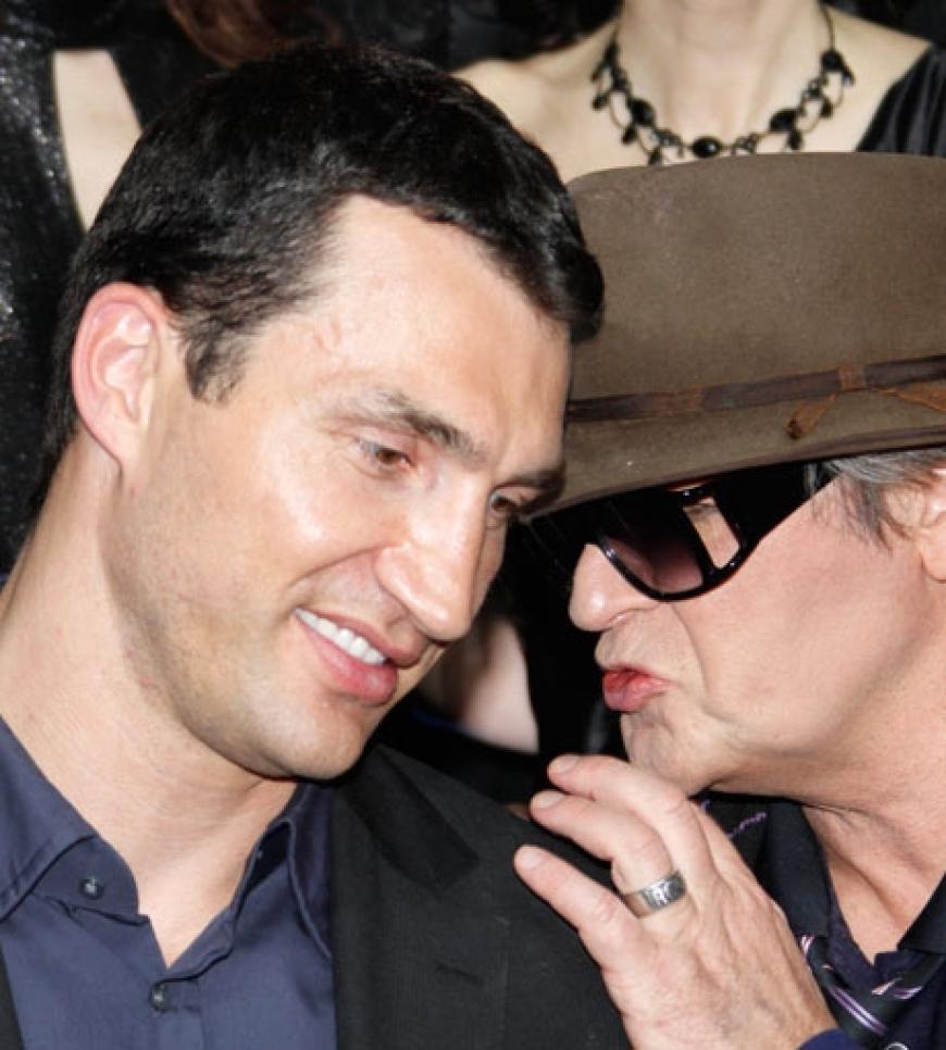 Wladimir Klitschko und Udo Lindenberg halten kurz Smalltalk