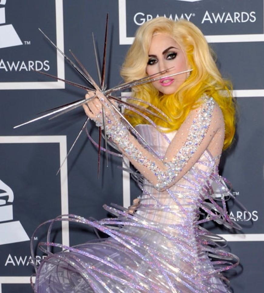 Wie immer extravagant: Lady GaGa. Die Sängerin war für insgesamt fünft Grammys nominiert - wurde aber nur zwei Mal geehrt