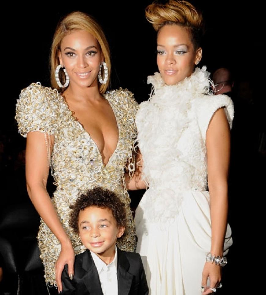 Beyoncé Knowles mit Rihanna und einem kleinen Fan. Das ist übrigens Julez Knowles, der Sohn von Beyoncés jüngerer Schwester Solange