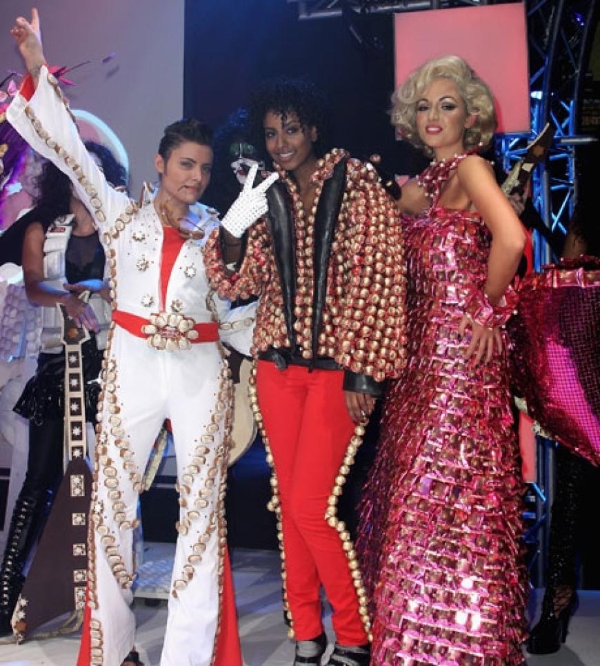 Musiklegenden: Sophia Thomalla kam als Elvis Presley,