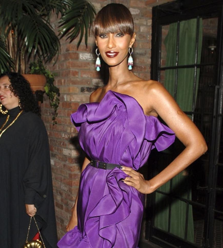 Topmodel Iman im gleichen Dress