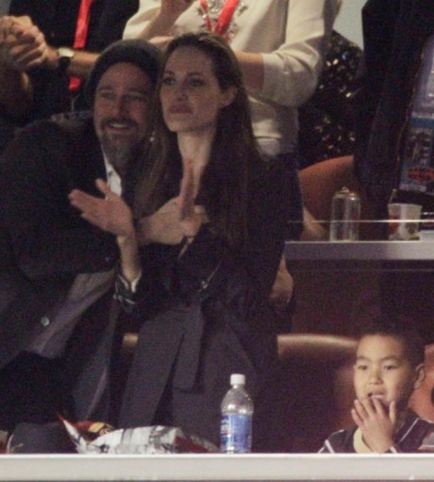 Die Jolie-Pitts im Football-Fieber. Von Krisenstimmung oder Familienzoff keine Spur