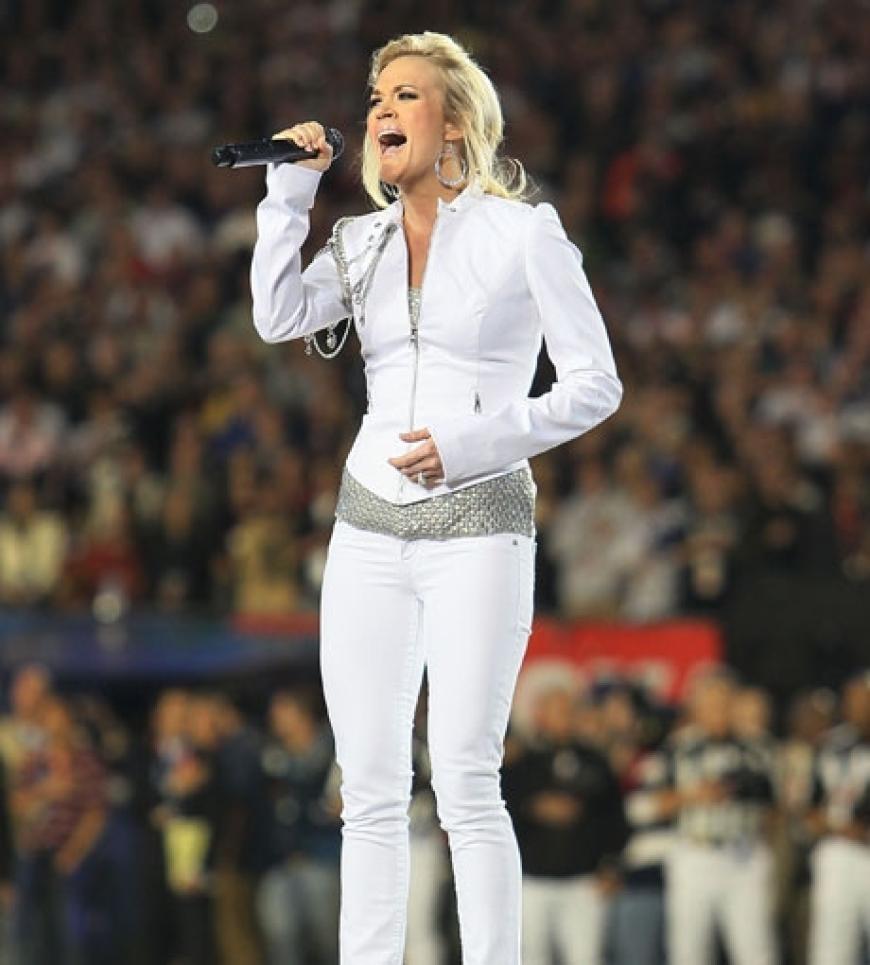 Grammy-Preisträgerin Carrie Underwood durfte vor einem Millionenpublikum die amerikanische Nationalhymne singen