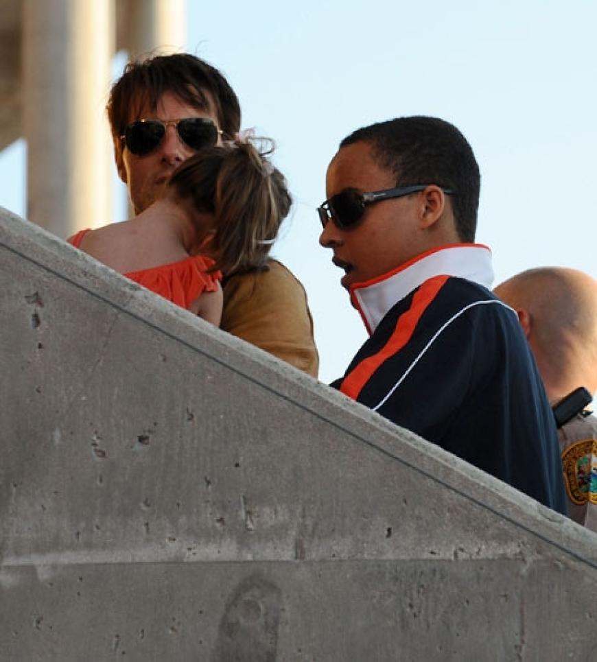 Auch diese Hollywood-Familie nahm auf der VIP-Tribühne Platz: Tom Cruise mit Töchterchen Suri und Adoptivsohn Connor ...
