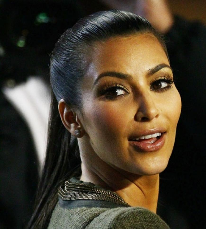 Kim Kardashian unterstützt ihren Freund Reggie Bush, der für die