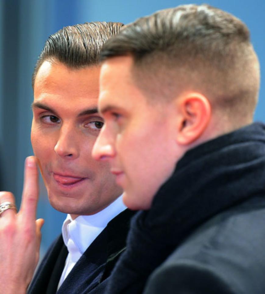 Können den Erfolg noch gar nicht fassen. Vor einigen Monaten lebten sie noch von Arbeitslosenhilfe - jetzt hat sich ihr Album in Europa bereits über 1 Millionen mal verkauft