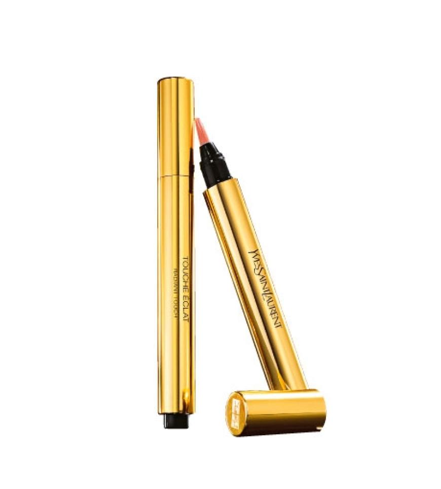 Yves Saint Laurent: Endlich volljährig: 1992 wurde Touche Eclat lanciert. Heute geht alle 20 Sekunden einer der Zauberstifte über die Ladentheke und wandert zum Beispiel in Poshs Schminktäschchen. Da gratulieren wir!