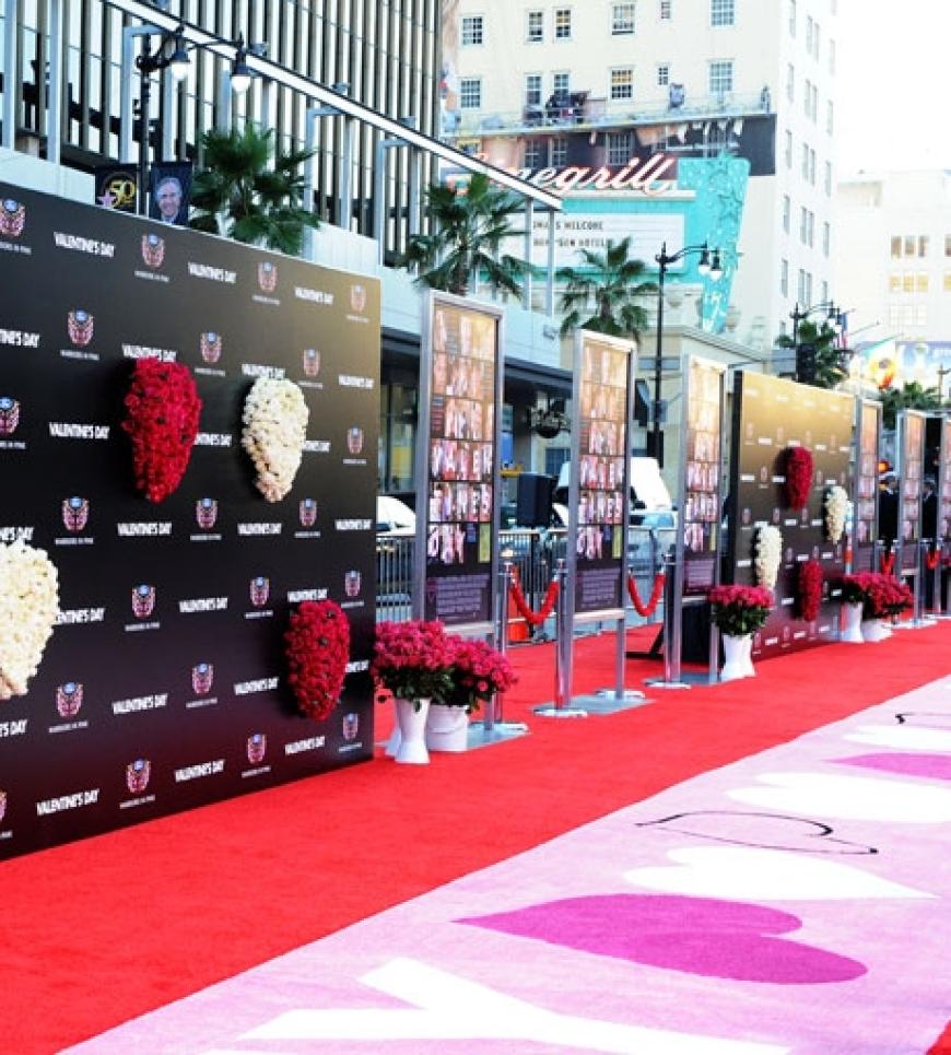 Der rote Teppich in Hollywood strahlt in den Farben der Liebe